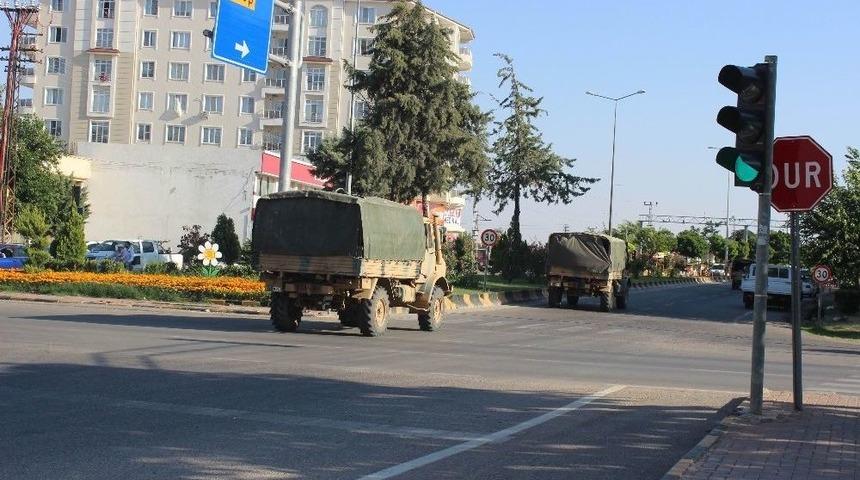 Münbiç İle Tel Rıfat Sınırına Sevkıyat Sürüyor