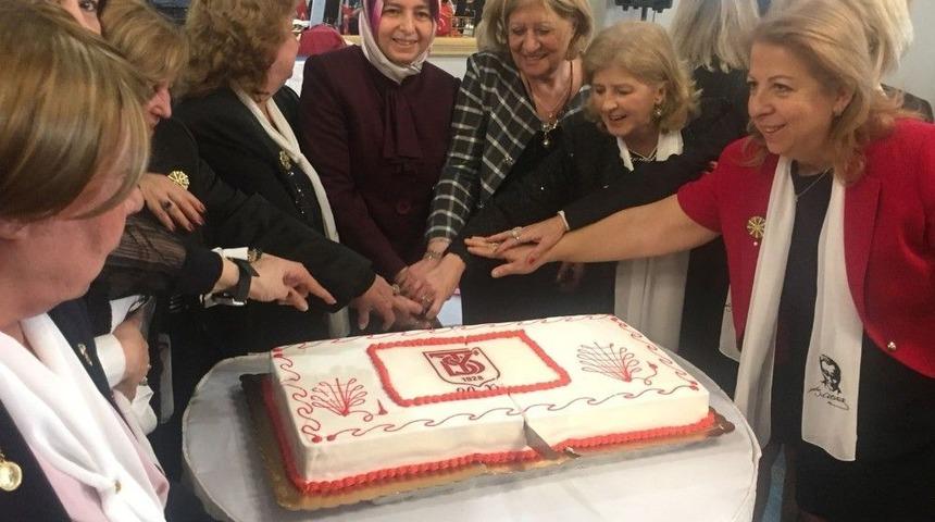 Manisa’da Öğrenciler Yararına Çay Partisi