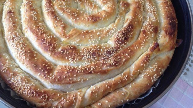 Artan Patates Yemeğiyle Çok Lezzetli Bir Kol Böreği Tarifi