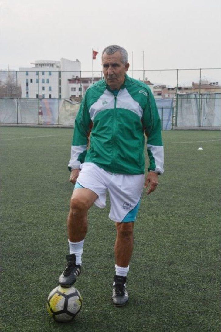 69 Yaşındaki Şerif Kunt, Karaçay Gençlik Spor Kulübü’ne Transfer Oldu G1