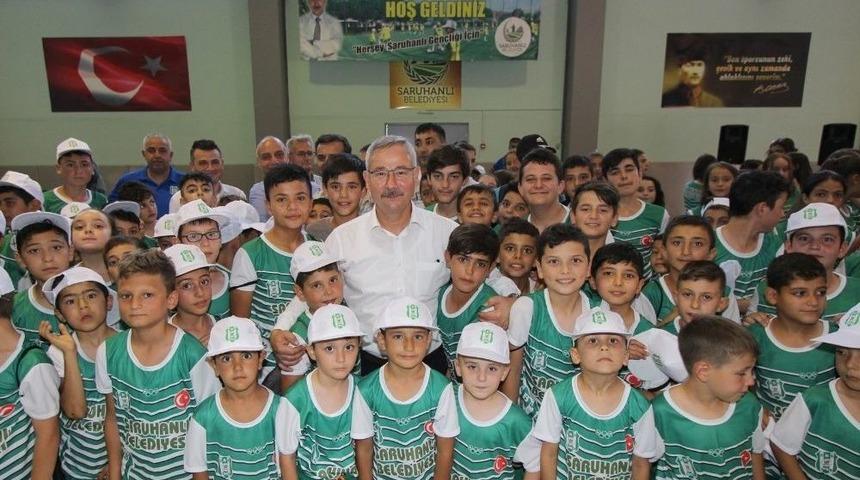 Saruhanlı Belediyesinden Bin &Ouml;ğrenciye Spor Eğitimi