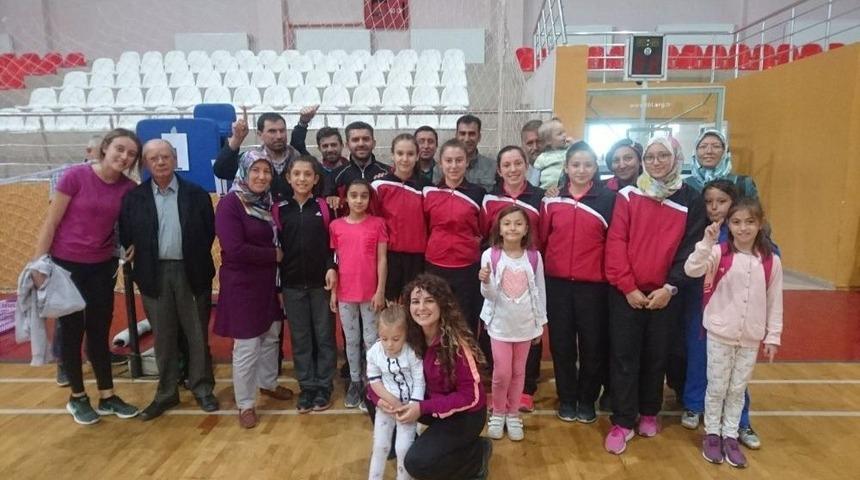 Selendili Kızlar Uşak&rsquo;ta Da Şampiyon Oldu