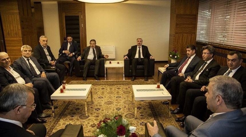 Başkan &Ccedil;elik, Sanayi Odası&rsquo;nın Yeni Y&ouml;netimi İle Bir S&uuml;re G&ouml;r&uuml;şt&uuml;