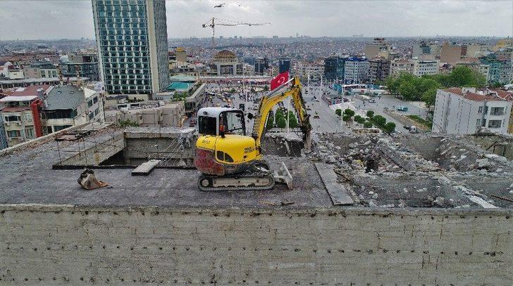 (özel) Akm’nin Tepesinde Yıkım Yapan Vinç Yürekleri Ağza Getirdi G1