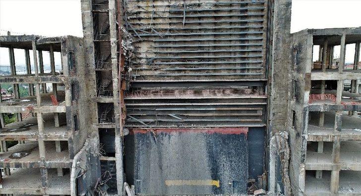 (özel) Akm’nin Tepesinde Yıkım Yapan Vinç Yürekleri Ağza Getirdi G2