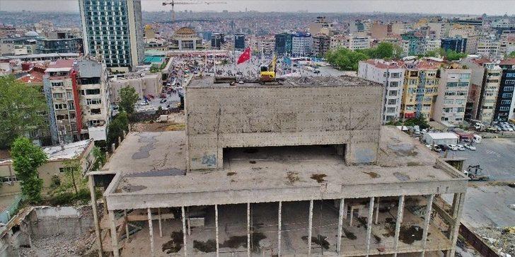 (özel) Akm’nin Tepesinde Yıkım Yapan Vinç Yürekleri Ağza Getirdi G4