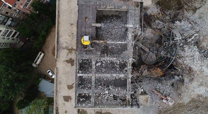 (özel) Akm’nin Tepesinde Yıkım Yapan Vinç Yürekleri Ağza Getirdi G5