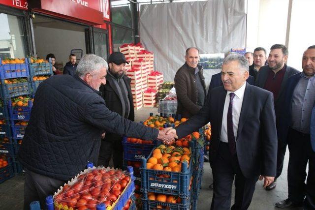Başkan Büykkılıç, Meyve Ve Sebzeciler Komisyoncular Derneğini Ziyaret Etti