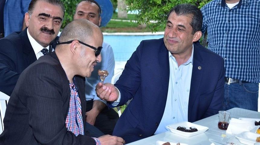 Belediye Başkanı Menderes Atilla, Hayır Kermesini Ziyaret Etti