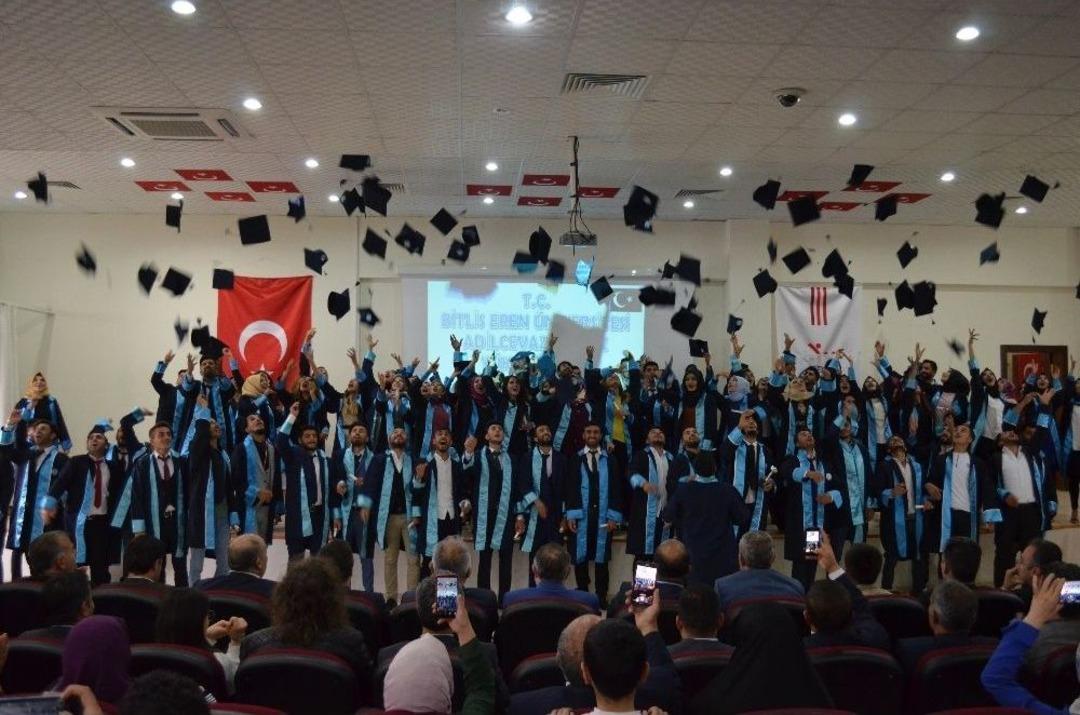 Adilcevaz Myo&rsquo;da Mezuniyet Coşkusu