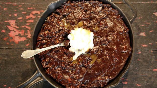 Tavada Çikolatalı Kek