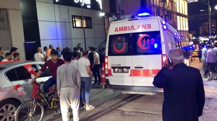 D&uuml;ğ&uuml;nde Kız Ve Erkek Tarafı Birbirine Girdi