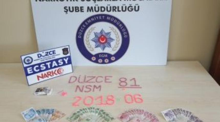 D&uuml;zce Polisi 442 Adet Uyuşturucu Hap Yakaladı