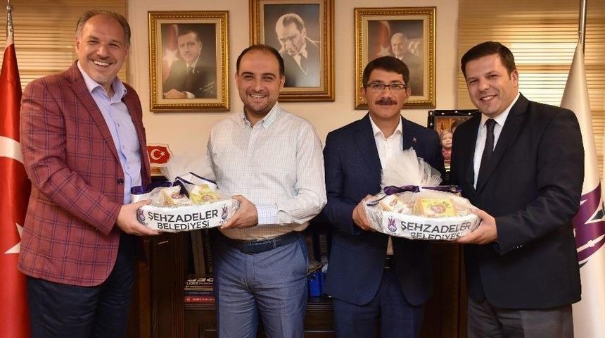 Kosova T&uuml;rkleri İle İlişkiler G&uuml;&ccedil;leniyor