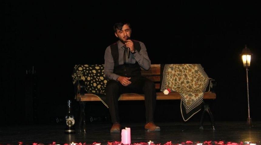 Tyb Erzurum Şubesi Gen&ccedil;lik Kolları &Uuml;yeleri, Anneler G&uuml;n&uuml;ne &Ouml;zel Şiir Programı D&uuml;zenledi