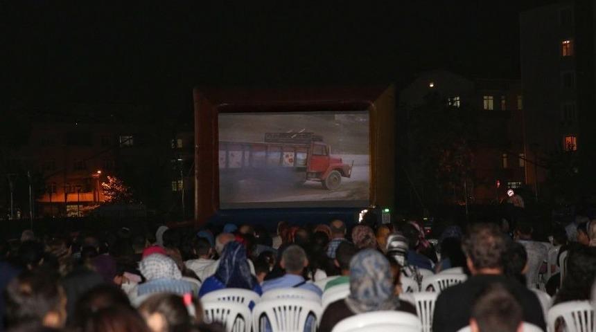 K&uuml;&ccedil;&uuml;k&ccedil;ekmece&rsquo;de Yeşil&ccedil;am Sinema Geceleri Başladı