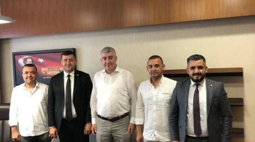 Baki Ersoy&rsquo;un Rozetini Mhp İl Başkanı Serkan Tok Taktı