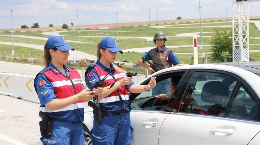 Uşak Jandarması &ldquo;barkod, Karekod Kimlik Sorgulama&rdquo; Sistemini Kullanmaya Başladı