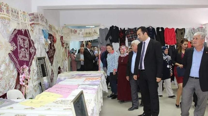 Lapseki Halk Eğitim Merkezi Yıl Sonu Sergisi A&ccedil;ıldı