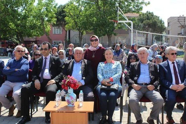 Lapseki Halk Eğitim Merkezi Yıl Sonu Sergisi Açıldı