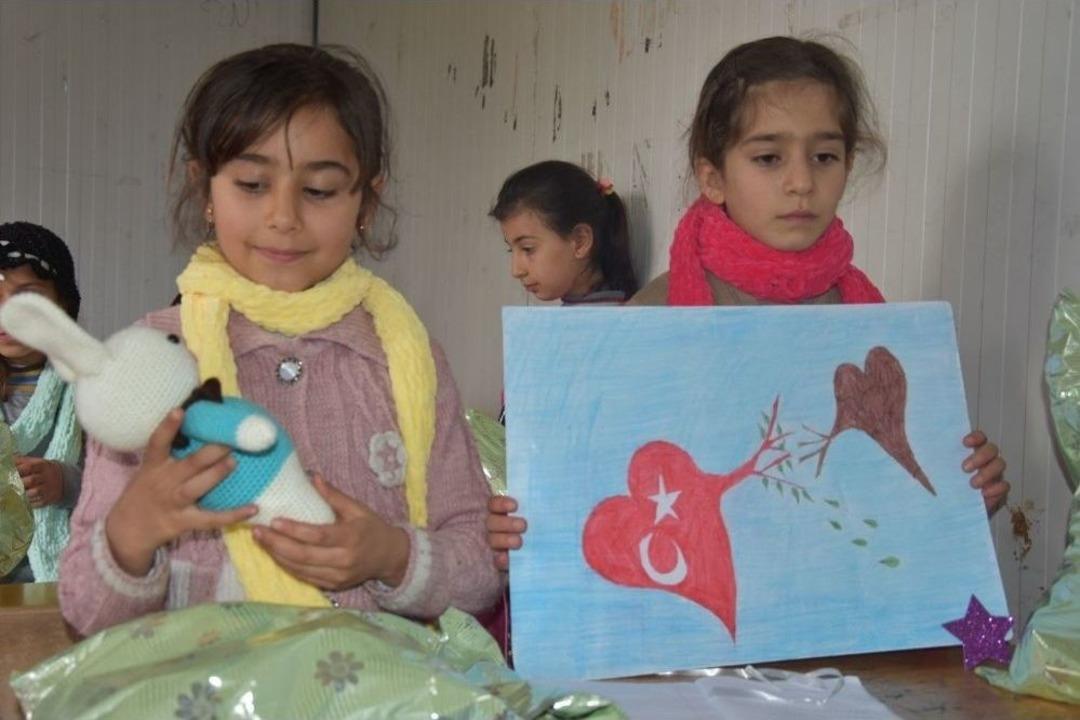 Atkılar İhtiya&ccedil; Sahibi &Ouml;ğrencilere Ulaştırıldı