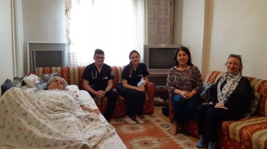 &Ouml;ğrenciler, Muhta&ccedil; Kişilerin Sağlık İhtiya&ccedil;larını Karşılıyor