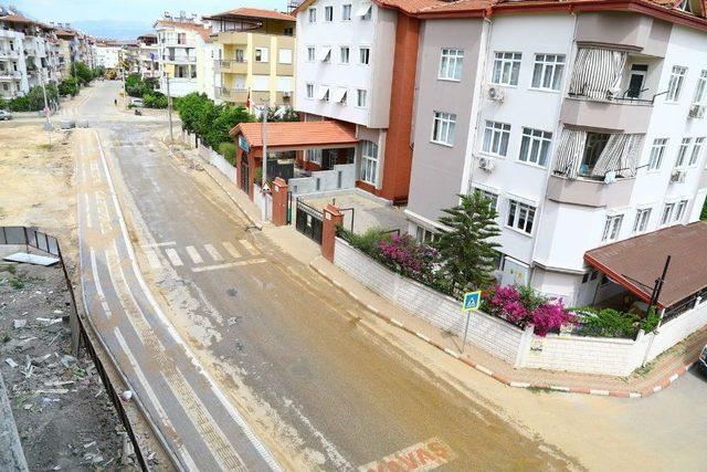 Manavgat Belediyesi’nden Yol, Kaldırım Ve Park Çalışmaları