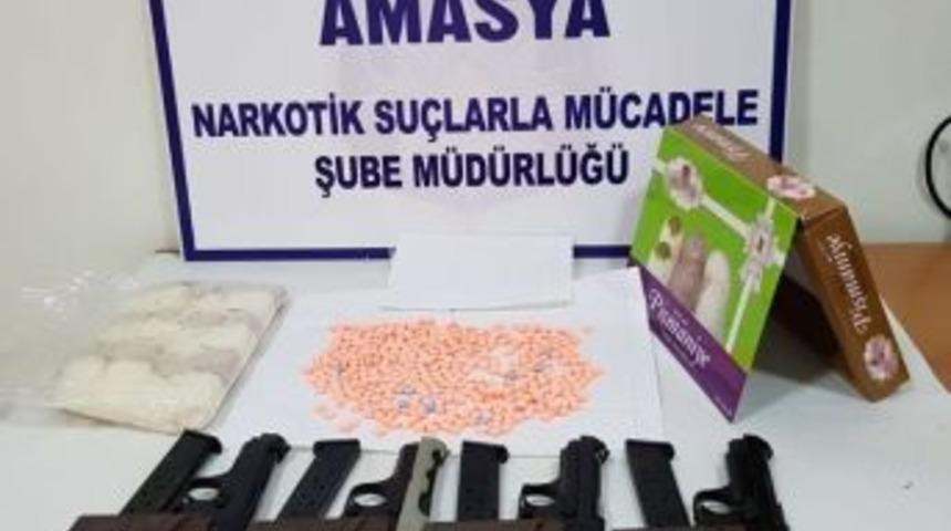 İstanbul&rsquo;dan Amasya&rsquo;ya Pişmaniye Kutusunda Uyuşturucu Nakli Polise Takıldı