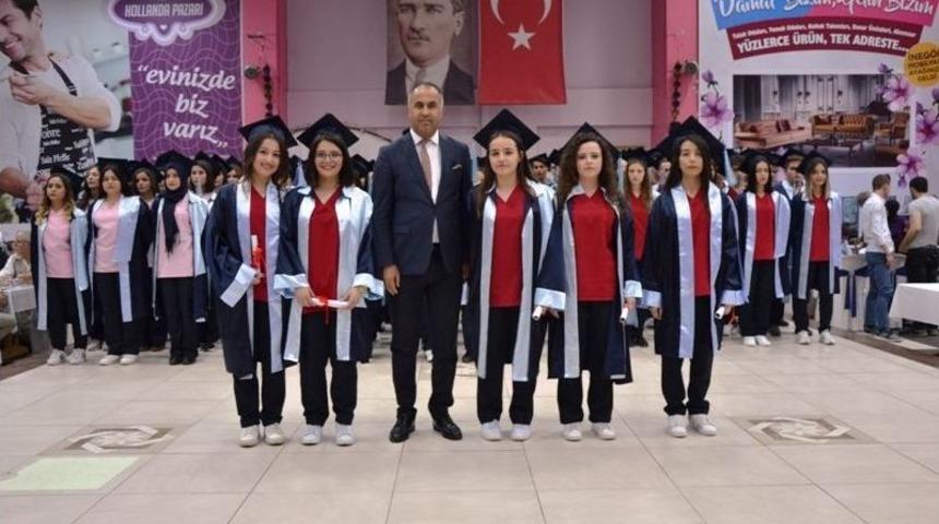 Biga Safiye H&uuml;seyin Elbi Mesleki Ve Teknik Anadolu Lisesinde Mezuniyet T&ouml;reni