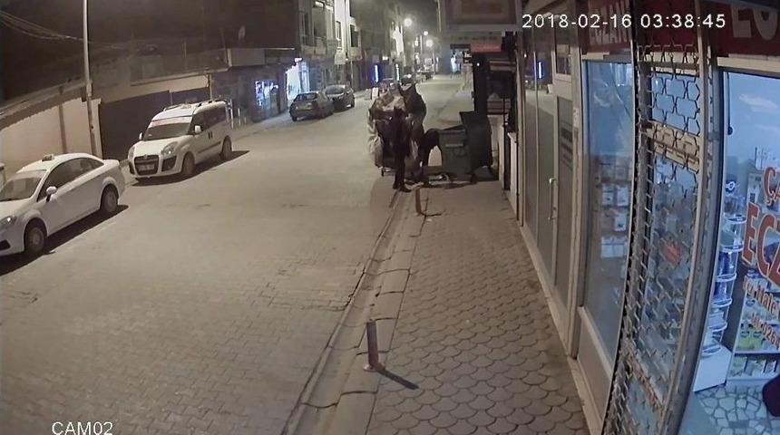 Karton Toplayan Hırsızlar Rögar Kapağını Çaldı