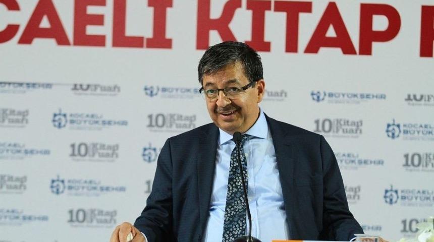 Hayati İnan&ccedil;, 10. Kocaeli Kitap Fuarı&rsquo;nda Divan Şiirleri Okudu