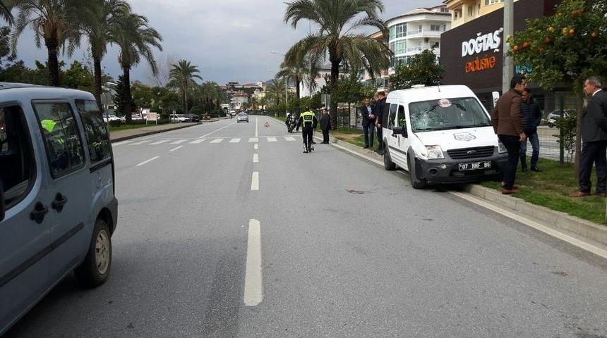 Motosikletle Cezaevi Aracı &Ccedil;arpıştı: 1 Yaralı