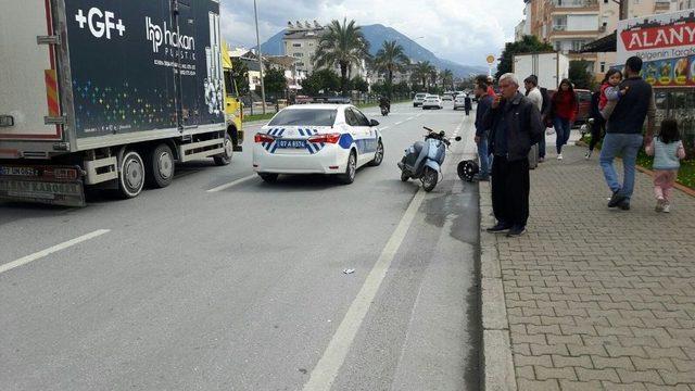 Motosikletle Cezaevi Aracı Çarpıştı: 1 Yaralı