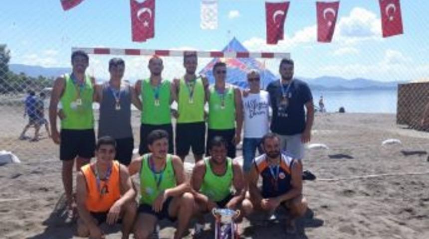 Plaj Hentbolu Şampiyonu Akdeniz &Uuml;niversitesi