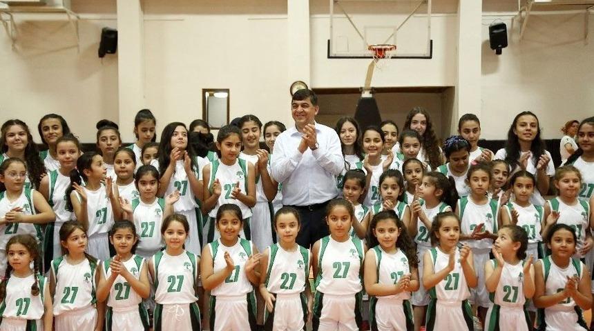 Fadıloğlu, K&uuml;&ccedil;&uuml;k Basket&ccedil;ilerle Buluştu