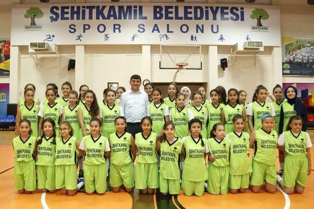 Fadıloğlu, Küçük Basketçilerle Buluştu