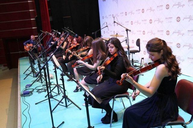 Gkm’de Gitar Ve Keman Resitali Gerçekleşti