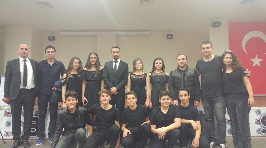 Kula Jeopark Ortaokulu&rsquo;ndan Şiir Gecesi