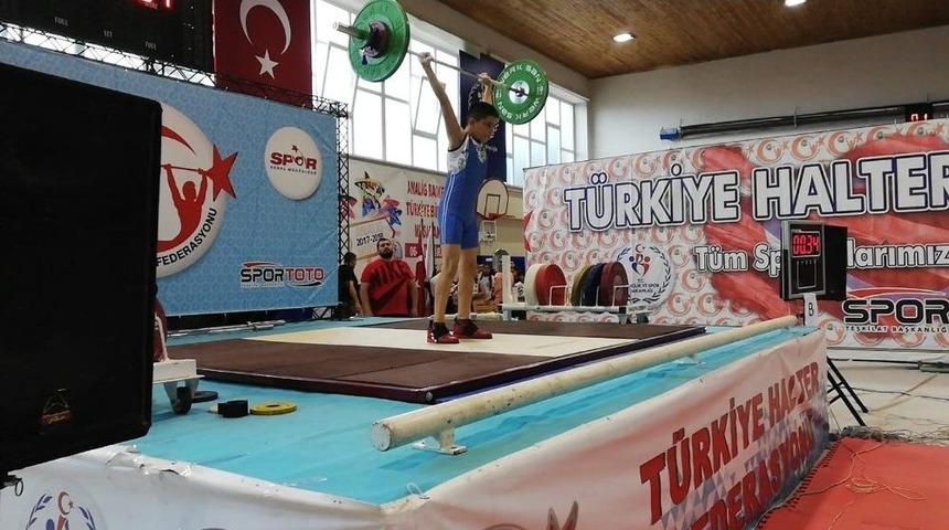 Aydınlı Sporculardan Halterde Çifte Başarı