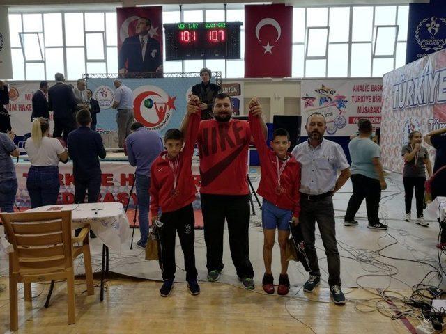 Aydınlı Sporculardan Halterde Çifte Başarı