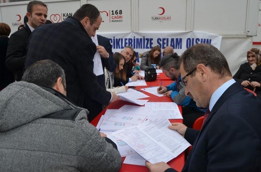 Mehmet&ccedil;iğe "kan Bağışı" İle Destek