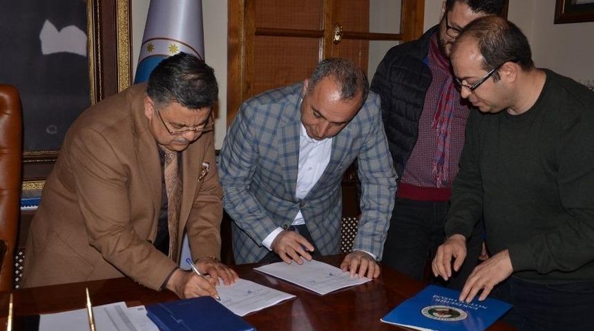 &rsquo;15 Temmuz Demokrasi Ve Milli Birlik Meydanı&rsquo; İ&ccedil;in İmzalar Atıldı