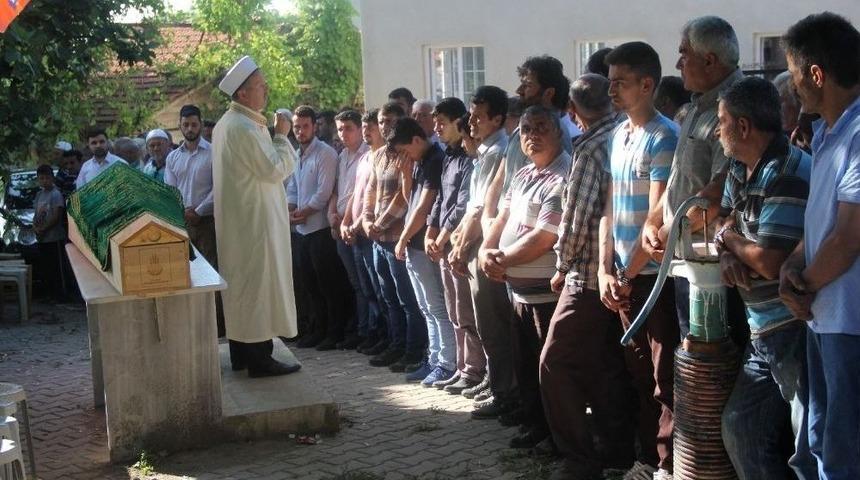 &Uuml;zerine Ağa&ccedil; D&uuml;şmesi Sonucu Hayatını Kaybeden İş&ccedil;i, Toprağa Verildi