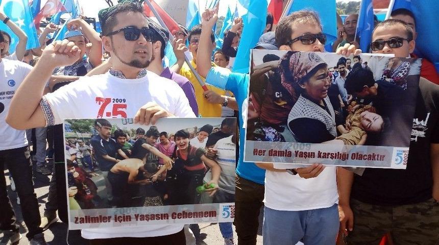 &Ccedil;in Konsolosluğu &Ouml;n&uuml;nde Olaylı Protesto