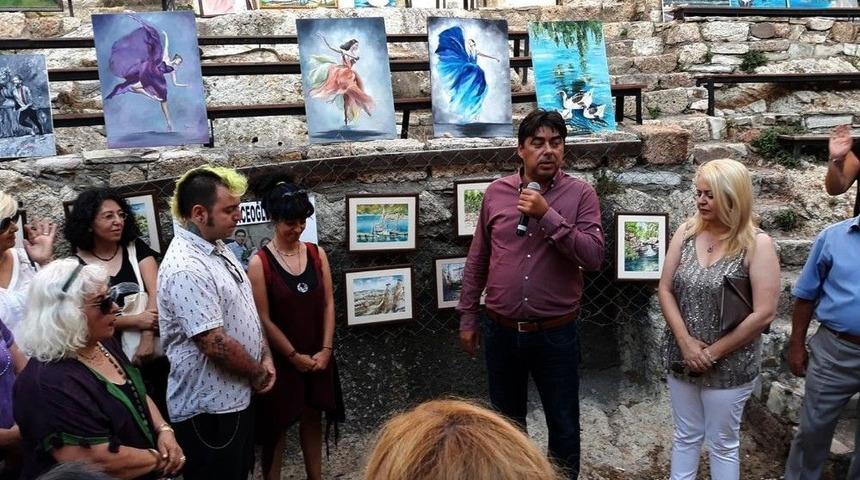 Fo&ccedil;a&rsquo;da, Hayatını Kaybeden Ressam İ&ccedil;in Sergi Vefası