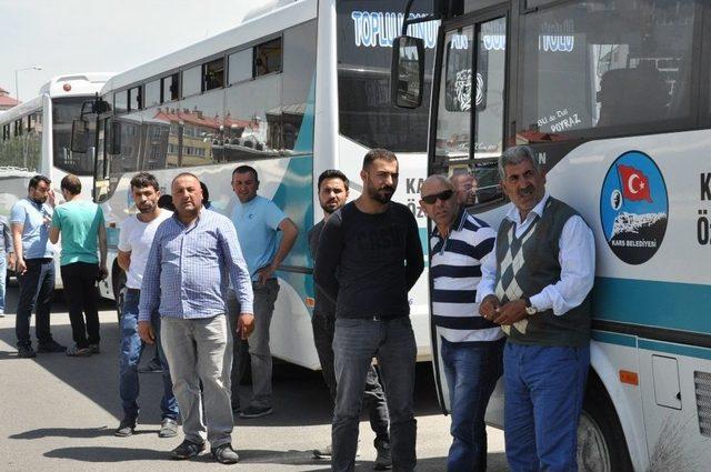 Kars&rsquo;ta Dolmuş&ccedil;ular Cumhuriyet Meydanı&rsquo;nda Eylem Yaptı 1