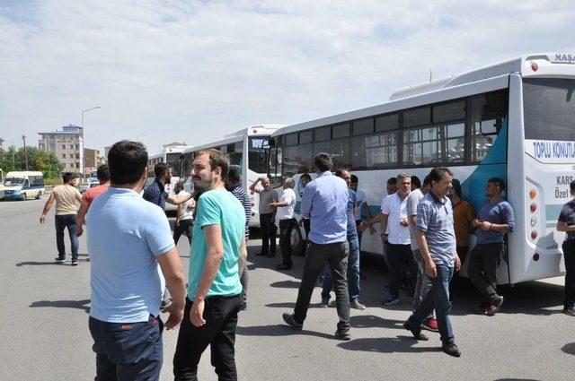 Kars&rsquo;ta Dolmuş&ccedil;ular Cumhuriyet Meydanı&rsquo;nda Eylem Yaptı 2