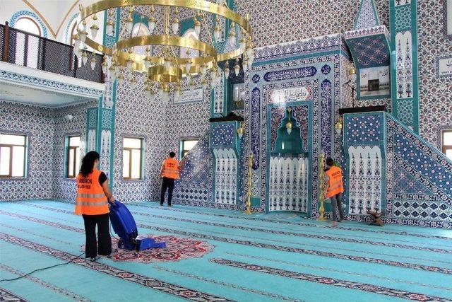 Germencik’te Camiler Ramazan’a Hazırlanıyor