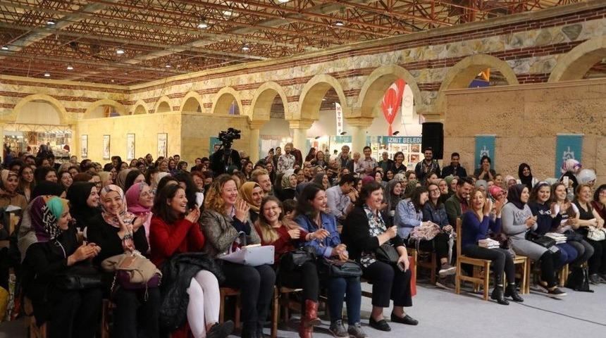Kitap Fuarında K&uuml;t&uuml;phaneler Ve &Ccedil;ocuklar Arasındaki İlişki Konuşuldu