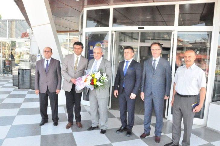 Vali Güvençer Sarıgöl Muhtarlarını Diledi G4